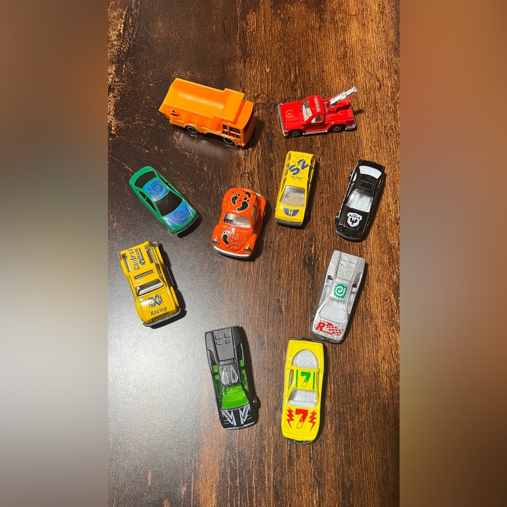 10 Colorful Die-Cast Toy Car Set like Hot Wheels.